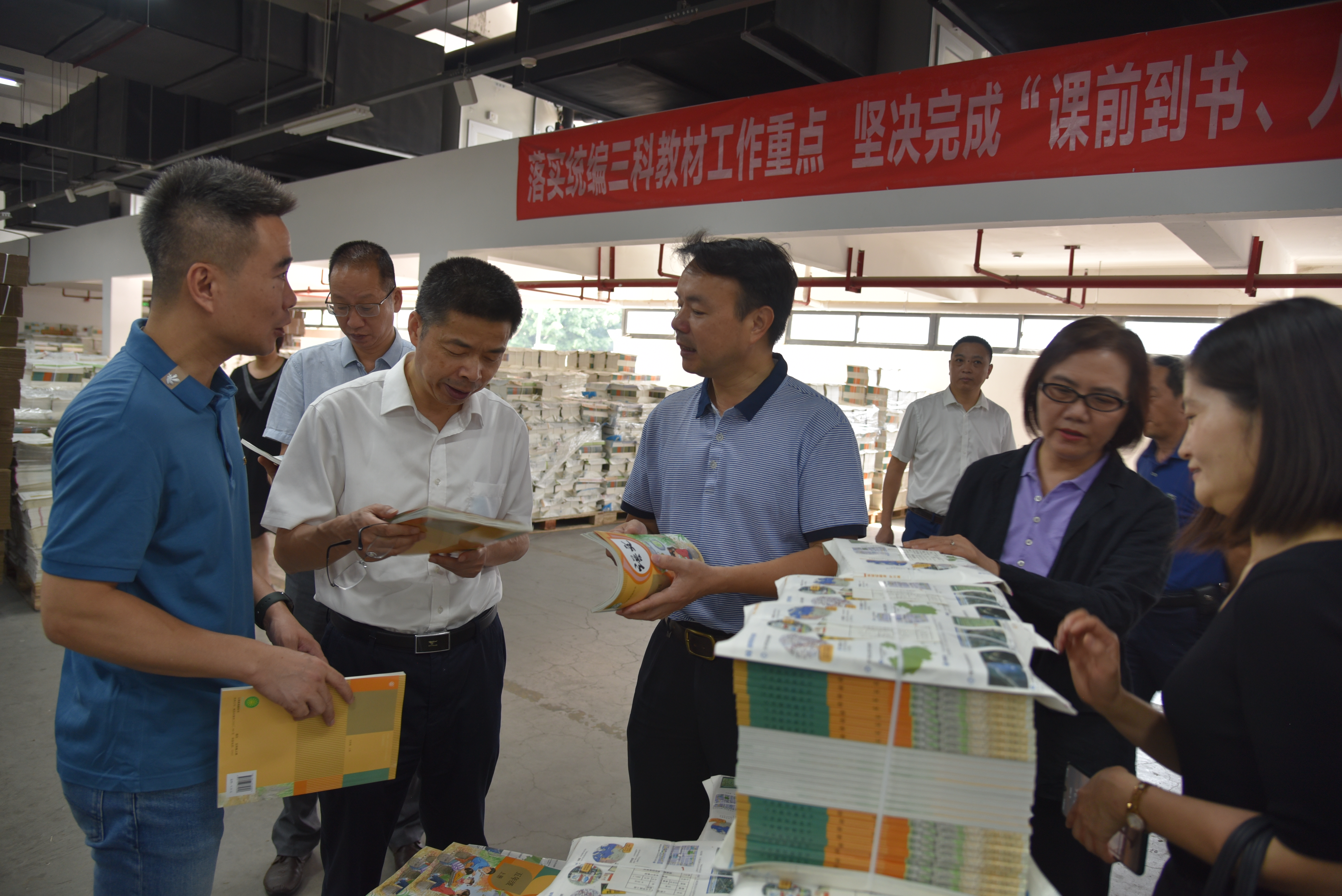 省委宣传部肖贵新副部长一行莅临印务集团开展“3.15”质检活动绿色印刷专题调研