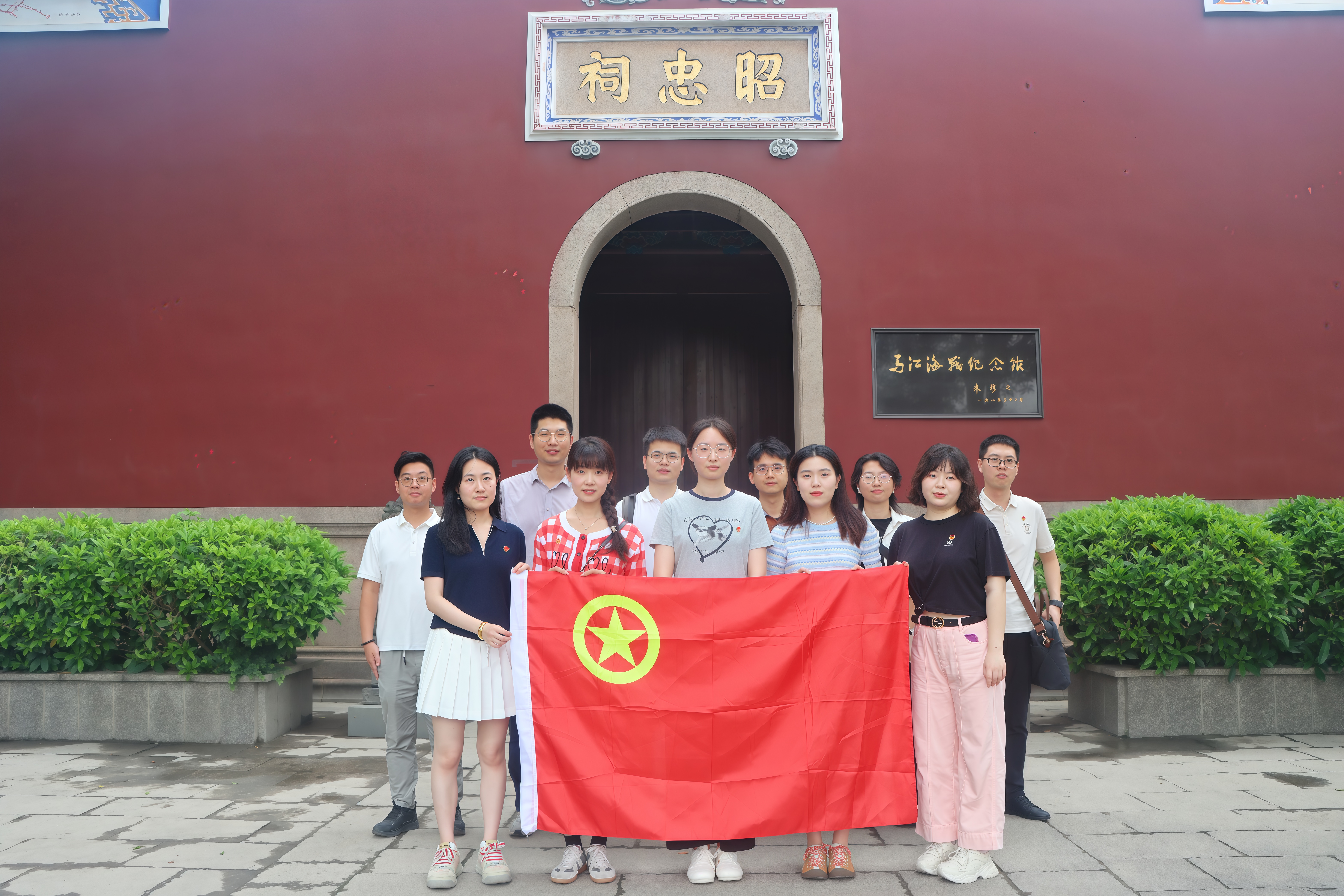 五四精神薪火传 | 印务集团团支部与鹭江社团支部联合开展“薪火相承·扬帆青春”主题团日活动